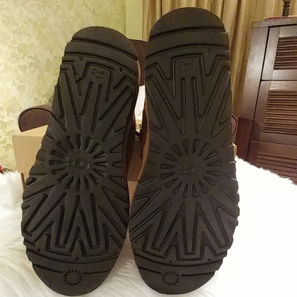 UGG Elvi Ankle Boots (size 7 and size 8) - Picture 3 of 6